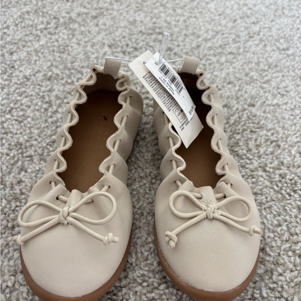 Old Navy Cream Baby Walker Shoes